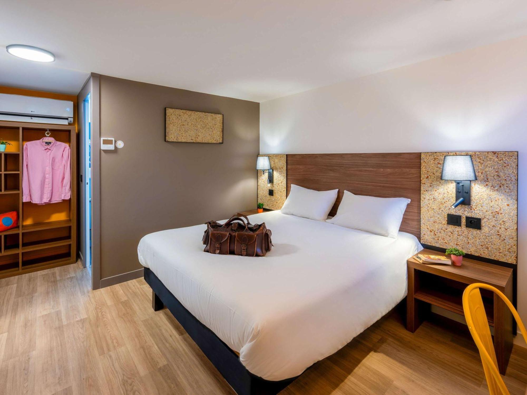 Greet Hotel Châtellerault Esterno foto