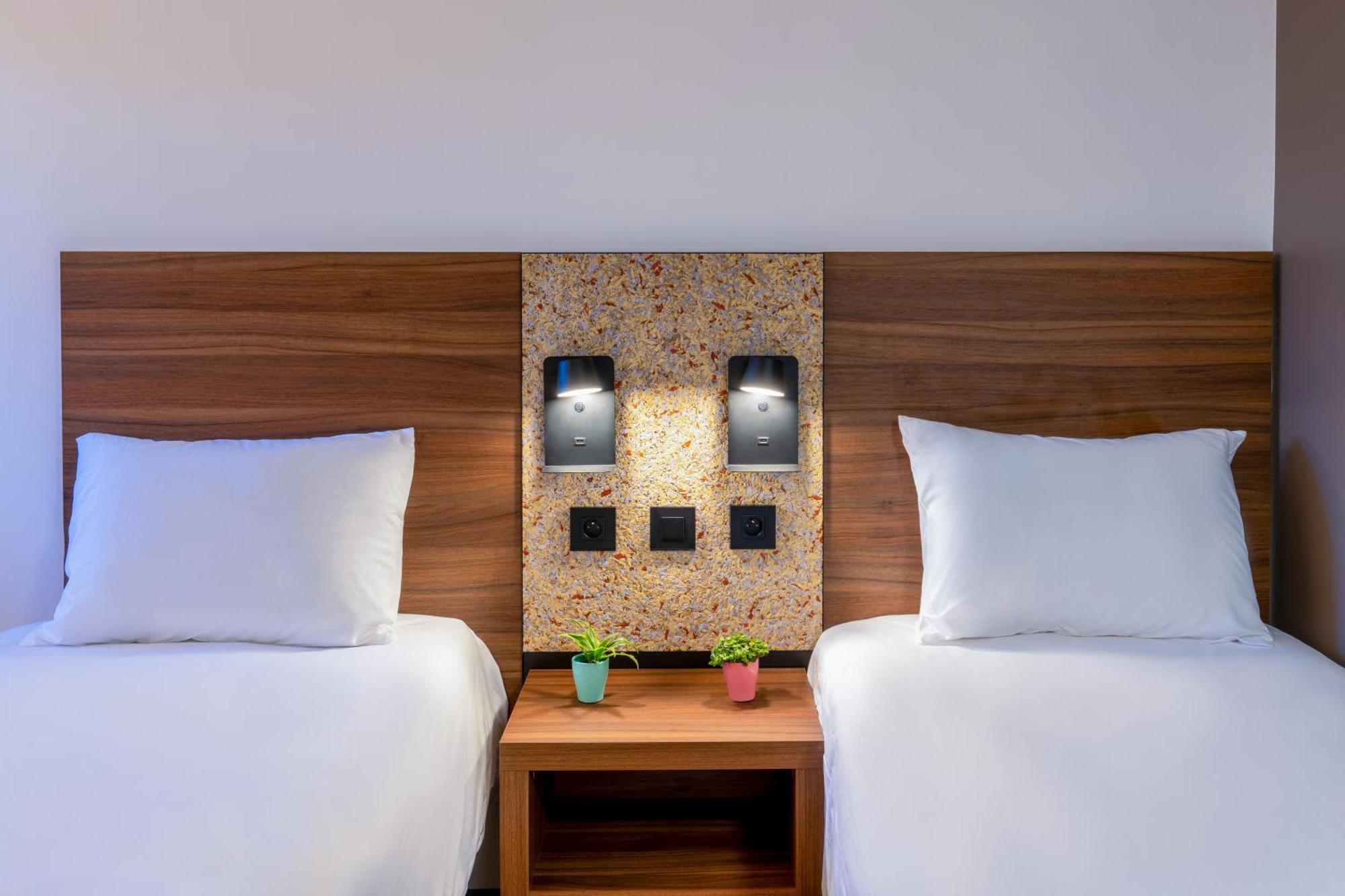 Greet Hotel Châtellerault Esterno foto