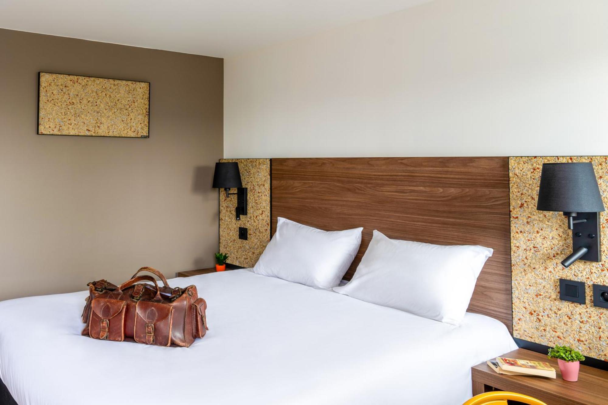 Greet Hotel Châtellerault Esterno foto