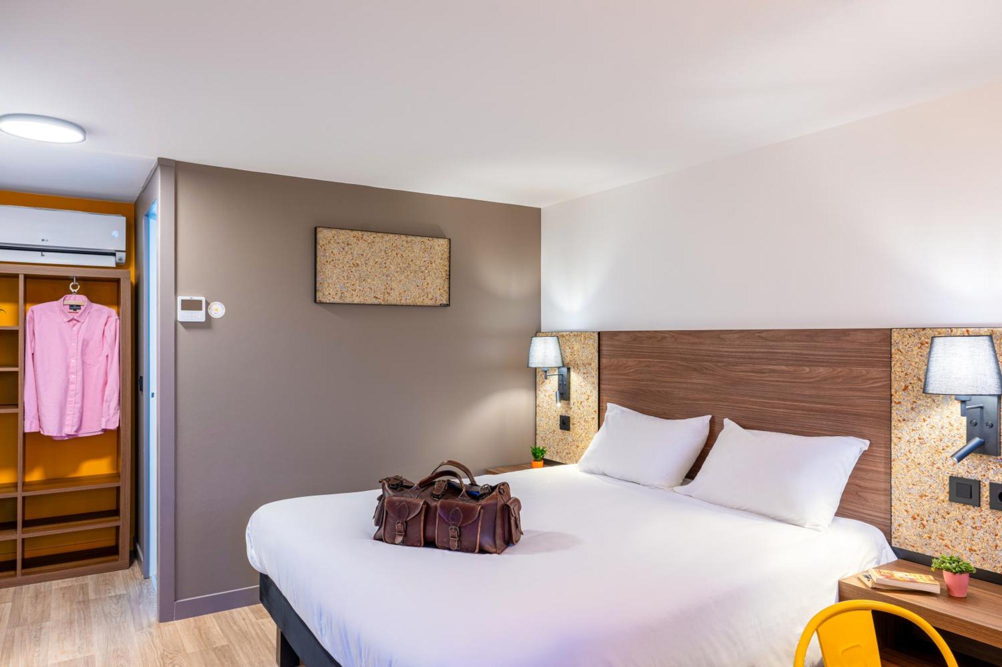 Greet Hotel Châtellerault Esterno foto
