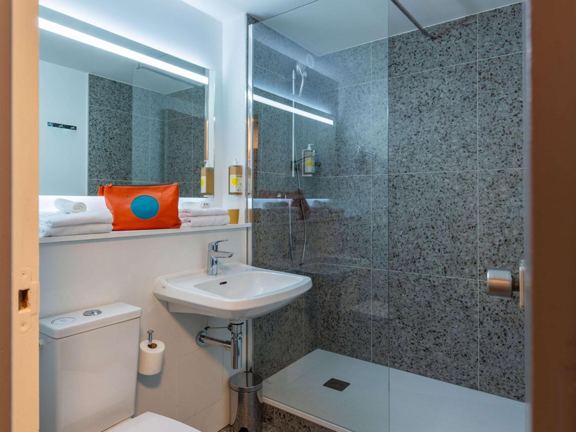 Greet Hotel Châtellerault Esterno foto