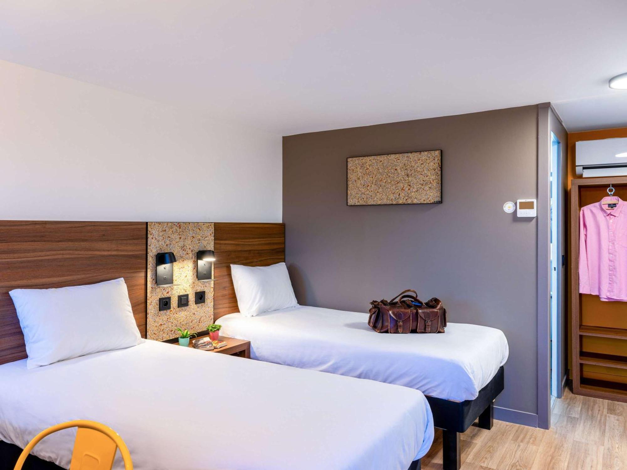 Greet Hotel Châtellerault Esterno foto