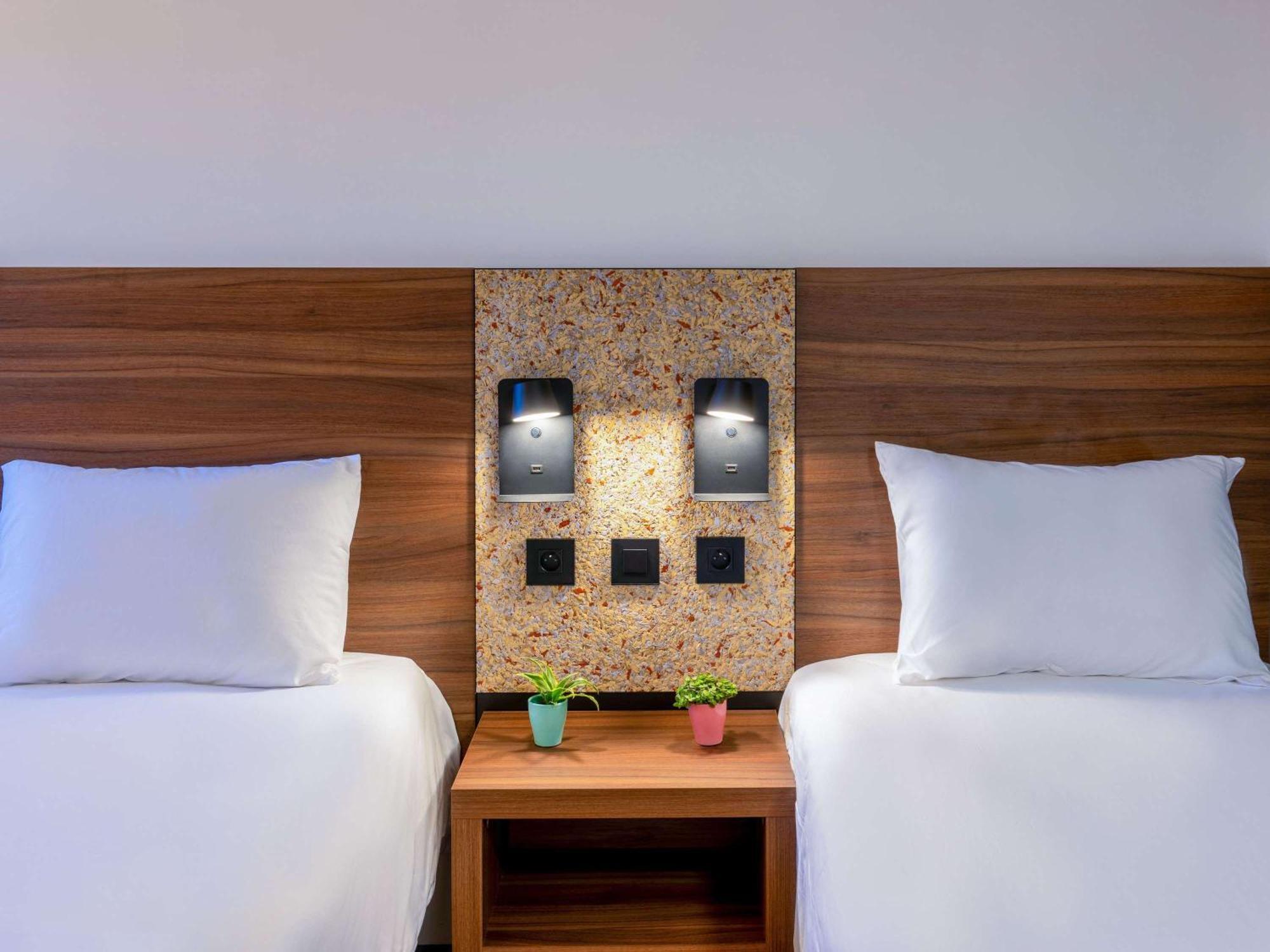 Greet Hotel Châtellerault Esterno foto