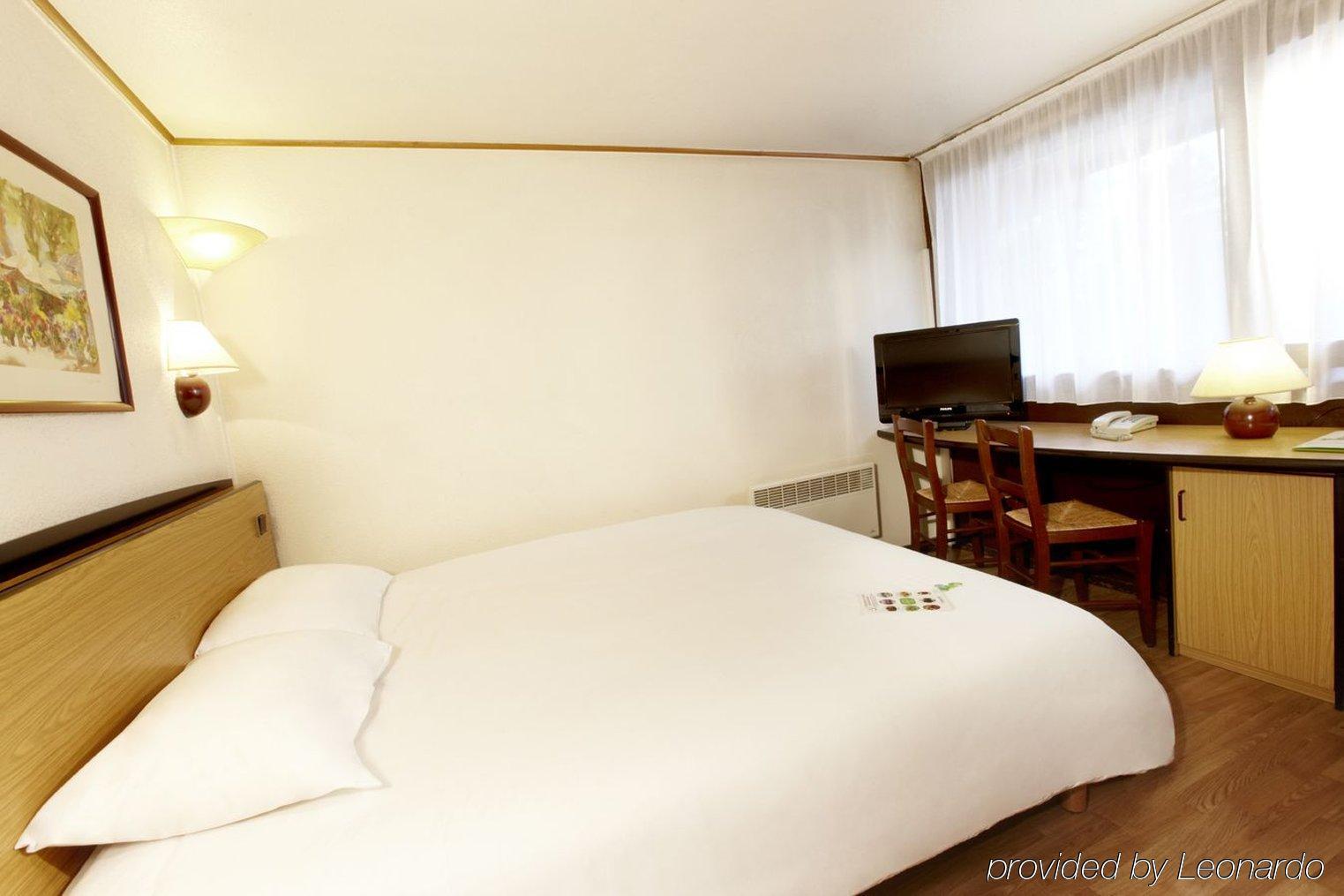 Greet Hotel Châtellerault Esterno foto