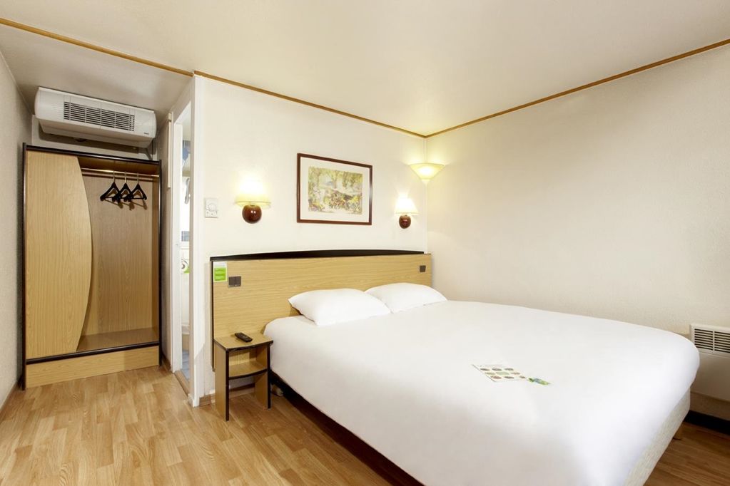 Greet Hotel Châtellerault Esterno foto